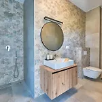 Coastal Charm With Private Pool 빌라