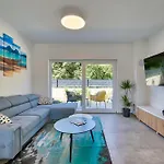 빌라 Coastal Charm With Private Pool *
