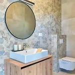 Coastal Charm With Private Pool Ližnjan