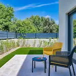 Coastal Charm With Private Pool Ližnjan