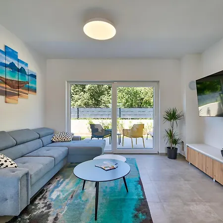 Villa Coastal Charm With Private Pool *