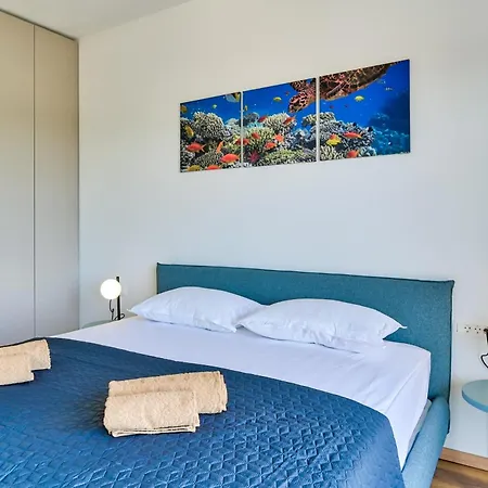 Coastal Charm With Private Pool *