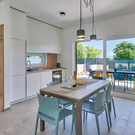 Coastal Charm With Private Pool Villa Ližnjan