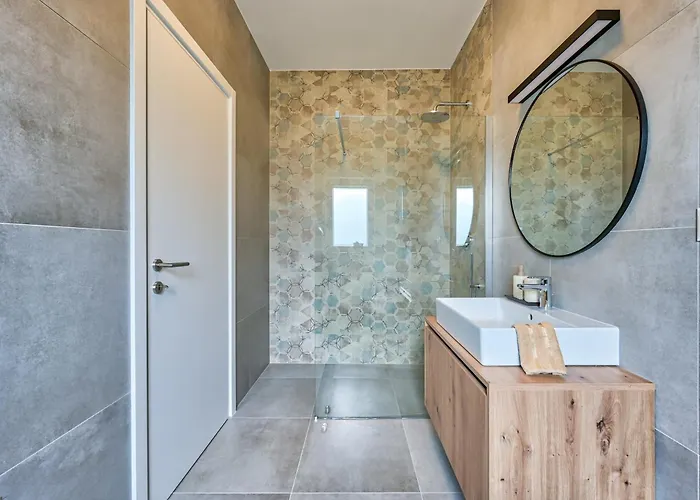 Coastal Charm With Private Pool Vila Ližnjan