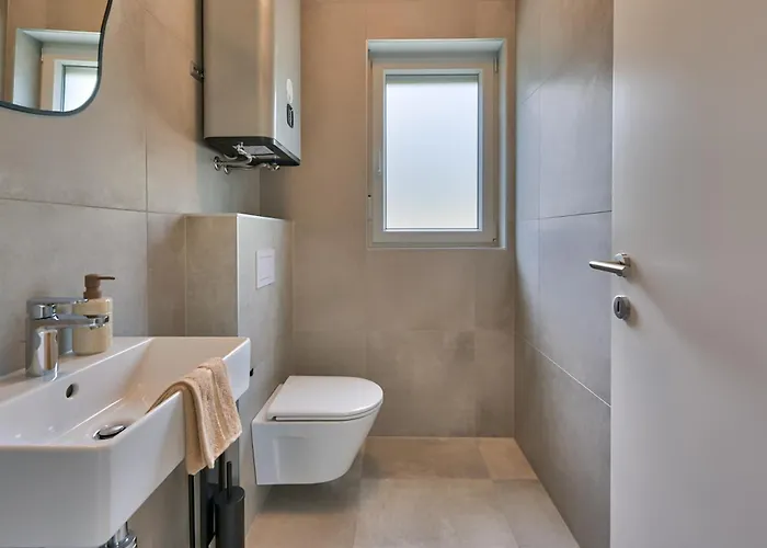Coastal Charm With Private Pool Vila Ližnjan
