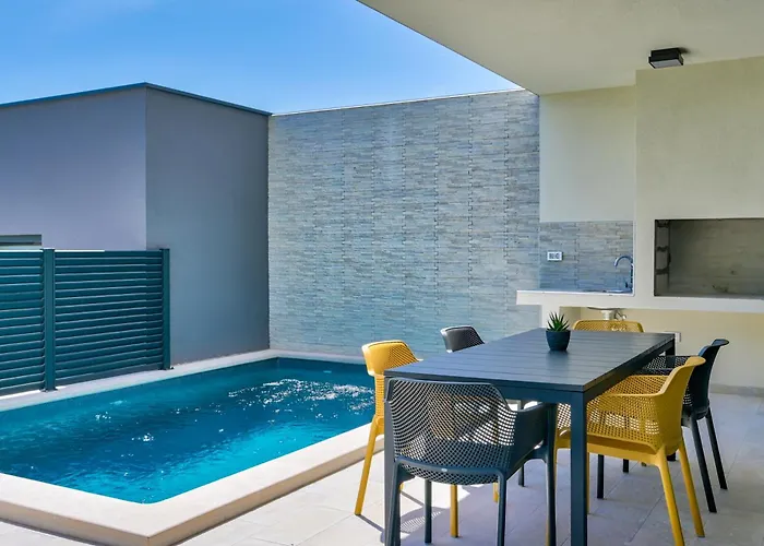 Coastal Charm With Private Pool * Ližnjan