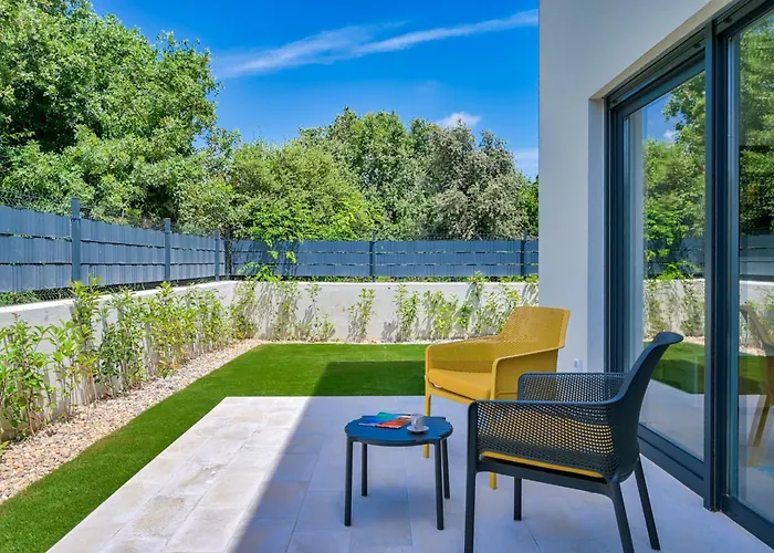 Coastal Charm With Private Pool Ližnjan
