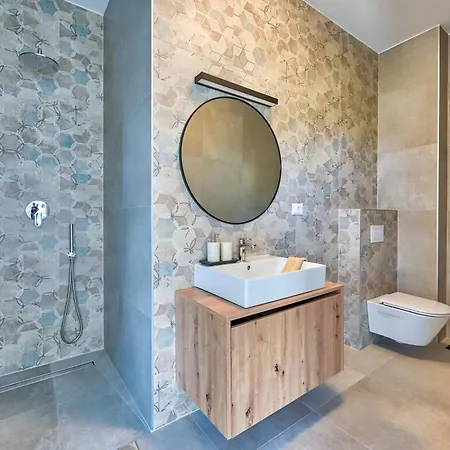 Coastal Charm With Private Pool 빌라