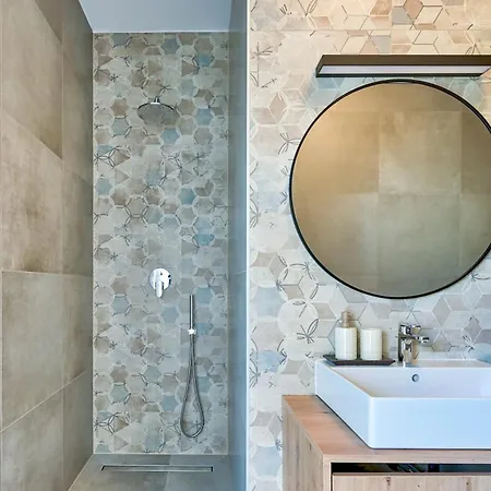 Coastal Charm With Private Pool * Liznjan