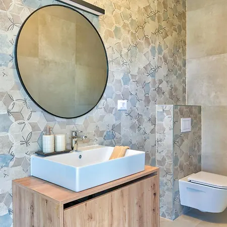 Coastal Charm With Private Pool Liznjan