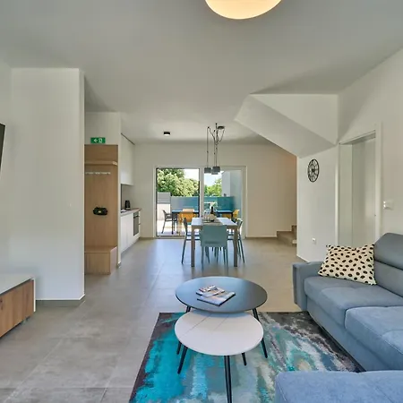 Coastal Charm With Private Pool * Liznjan