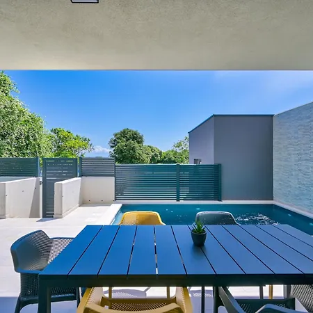 Coastal Charm With Private Pool