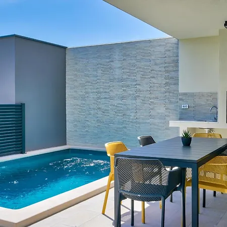 Coastal Charm With Private Pool * Liznjan