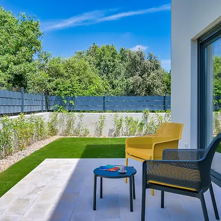 Coastal Charm With Private Pool Ližnjan